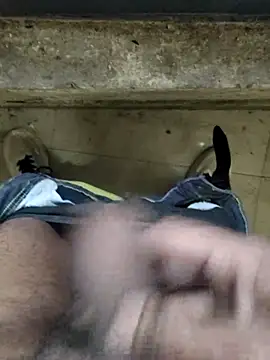 Snapshot of cumshotboy01 chatting on November 18, 10:29 am cumshotboy01 online show from November 18, 10:29 am