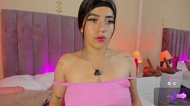 Megan Thompsonn online show from June 2, 1:33 pm