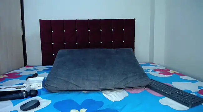 Snapshot of julianamorant chatting on March 10, 5:07 pm julianamorant online show from March 10, 5:07 pm