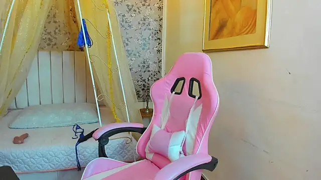 Snapshot of agatha_rusell_ chatting on February 6, 3:59 am agatha rusell online show from February 6, 3:59 am