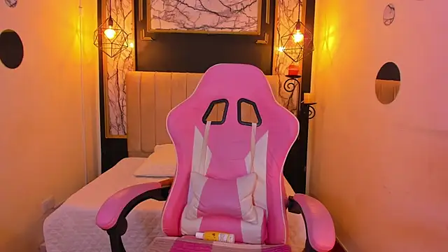 Snapshot of agatha_rusell_ chatting on March 4, 12:18 am agatha rusell online show from March 4, 12:18 am