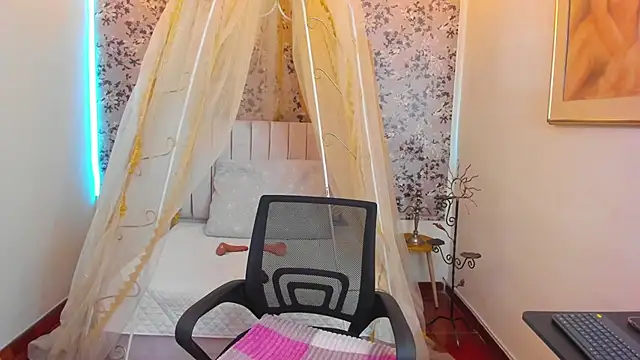 Snapshot of agatha_rusell_ chatting on February 20, 4:14 pm agatha rusell online show from February 20, 4:14 pm