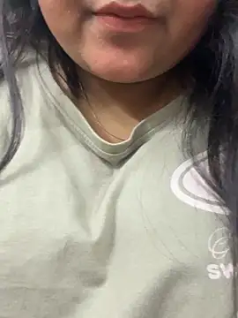 smile pretty online show from February 12, 4:18 pm