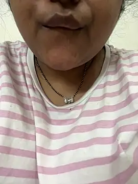 smile pretty online show from October 9, 8:20 pm