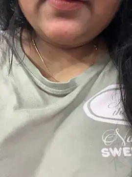 smile pretty online show from February 11, 5:35 pm