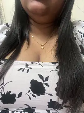 smile pretty online show from March 5, 5:50 pm