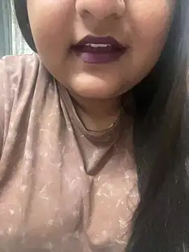 smile pretty online show from February 25, 9:15 pm