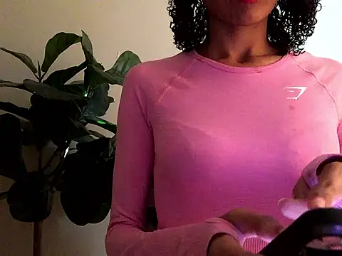 Snapshot of loveofbea chatting on December 2, 9:01 pm loveofbea online show from December 2, 9:01 pm