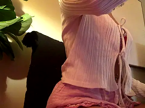 Snapshot of loveofbea chatting on December 7, 7:38 pm loveofbea online show from December 7, 7:38 pm