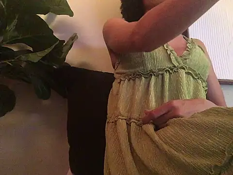 Snapshot of loveofbea chatting on December 8, 8:58 pm loveofbea online show from December 8, 8:58 pm