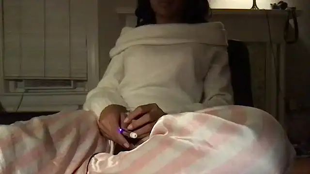 Snapshot of loveofbea chatting on November 23, 12:53 am loveofbea online show from November 23, 12:53 am