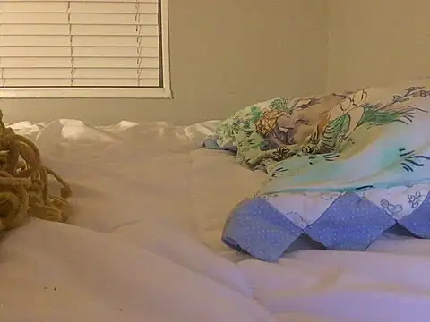 Snapshot of loveofbea chatting on January 2, 9:22 am loveofbea online show from January 2, 9:22 am