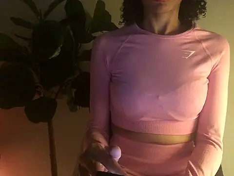 Snapshot of loveofbea chatting on December 2, 12:47 am loveofbea online show from December 2, 12:47 am