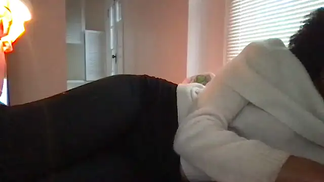 loveofbea online show from April 9, 1:07 am