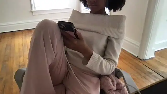 loveofbea online show from April 11, 9:40 pm