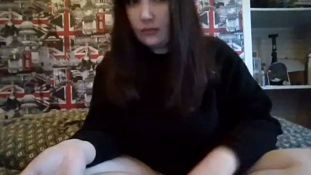 Lynylou online show from December 22, 4:07 pm