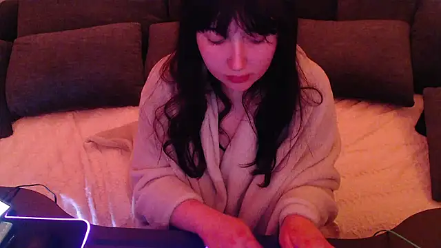 Snapshot of Lynylou chatting on December 30, 11:49 pm Lynylou online show from December 30, 11:49 pm
