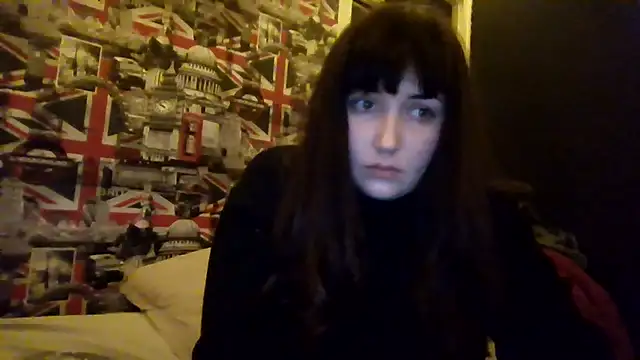 Lynylou online show from December 3, 9:25 pm