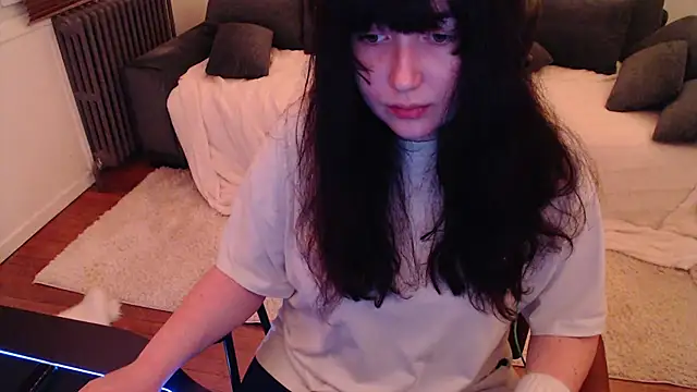 Snapshot of Lynylou chatting on December 27, 4:21 pm Lynylou online show from December 27, 4:21 pm