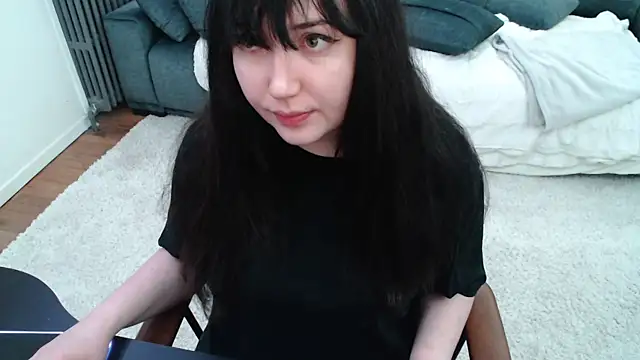 Snapshot of Lynylou chatting on February 26, 6:19 am Lynylou online show from February 26, 6:19 am