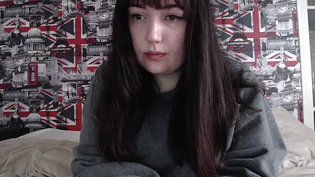 Lynylou online show from February 18, 4:47 pm