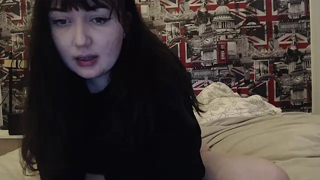 Lynylou online show from February 24, 8:10 pm