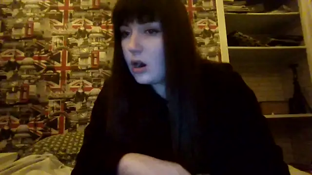 Lynylou online show from November 29, 8:09 pm