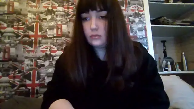 Lynylou online show from December 20, 3:15 pm