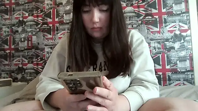 Lynylou online show from November 27, 12:05 pm