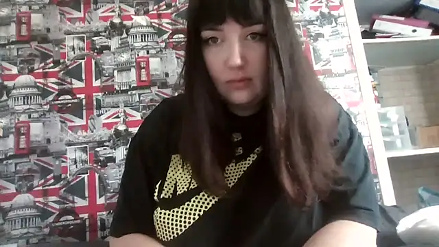 Lynylou online show from November 2, 12:10 pm