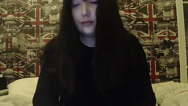 Lynylou online show from February 9, 9:35 pm