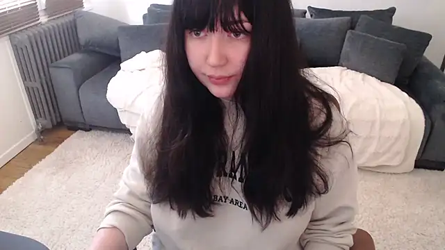 Snapshot of Lynylou chatting on March 4, 10:24 am Lynylou online show from March 4, 10:24 am