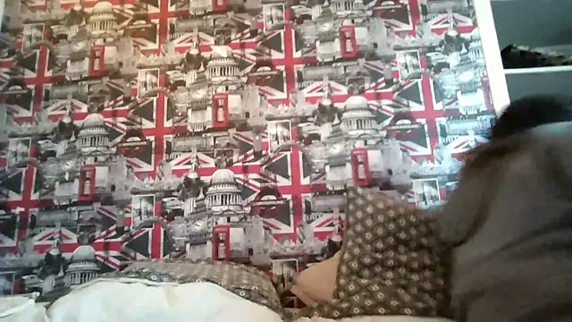 Lynylou online show from December 3, 8:25 am