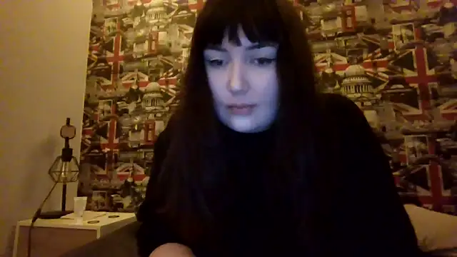 Lynylou online show from December 16, 8:02 pm