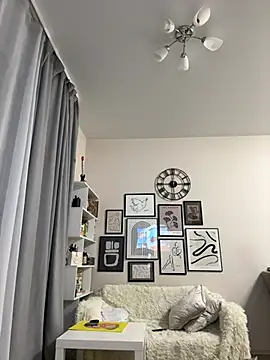 JudyWalkerr online show from March 8, 7:31 pm