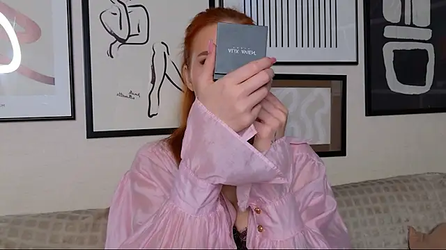 JudyWalkerr online show from December 14, 10:10 am