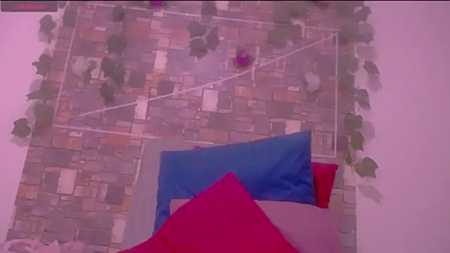 Snapshot of CrazyRousex chatting on November 11, 3:40 pm CrazyRousex online show from November 11, 3:40 pm