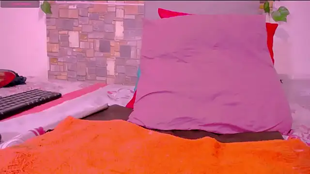 CrazyRousex online show from April 10, 1:51 pm