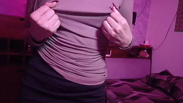 Snapshot of MidnightFlame chatting on October 11, 12:39 pm MidnightFlame online show from October 11, 12:39 pm