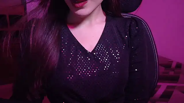 Snapshot of MidnightFlame chatting on October 12, 1:23 pm MidnightFlame online show from October 12, 1:23 pm