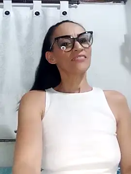 Snapshot of BarbaraMature chatting on November 8, 3:59 pm BarbaraMature online show from November 8, 3:59 pm