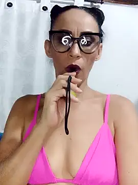 Snapshot of BarbaraMature chatting on October 17, 6:32 pm BarbaraMature online show from October 17, 6:32 pm