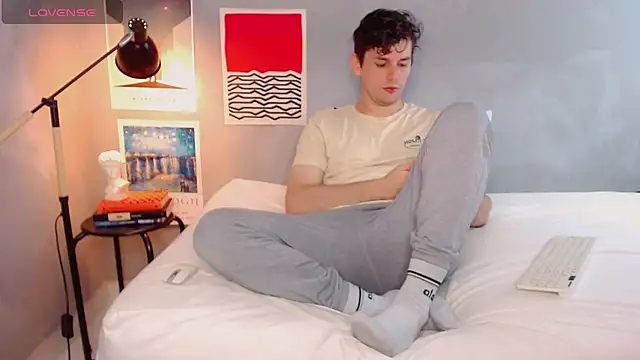 Snapshot of Elio555 chatting on October 31, 1:19 pm Elio555 online show from October 31, 1:19 pm