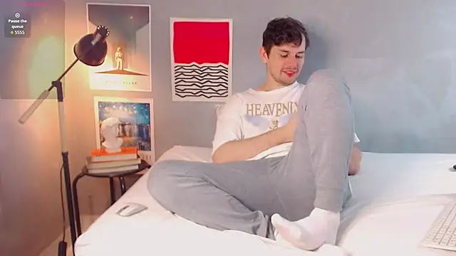 Snapshot of Elio555 chatting on November 9, 8:24 pm Elio555 online show from November 9, 8:24 pm