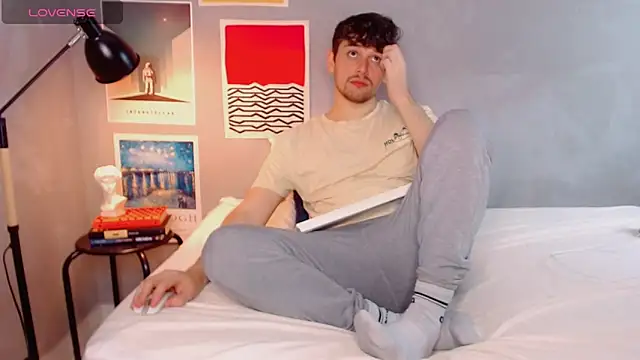 Snapshot of Elio555 chatting on October 26, 6:52 pm Elio555 online show from October 26, 6:52 pm