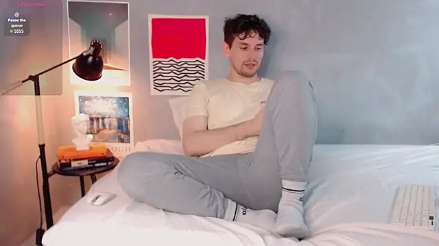 Snapshot of Elio555 chatting on November 30, 8:31 pm Elio555 online show from November 30, 8:31 pm