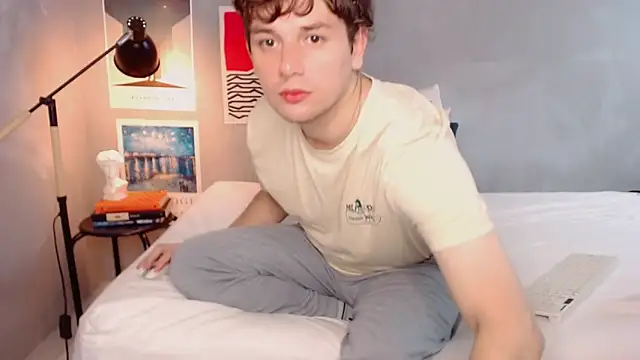 Snapshot of Elio555 chatting on November 1, 1:49 pm Elio555 online show from November 1, 1:49 pm