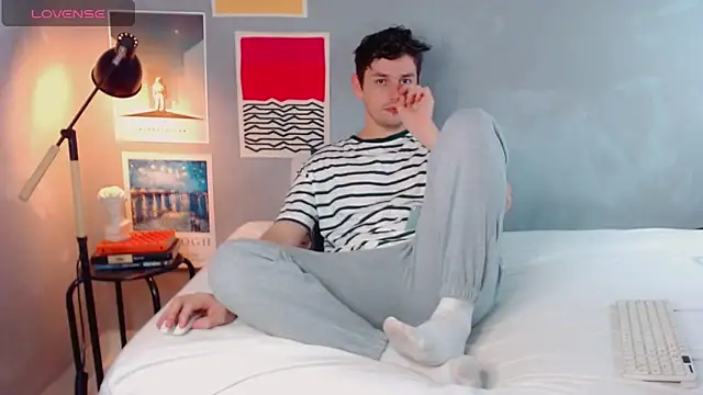 Snapshot of Elio555 chatting on November 3, 6:33 pm Elio555 online show from November 3, 6:33 pm