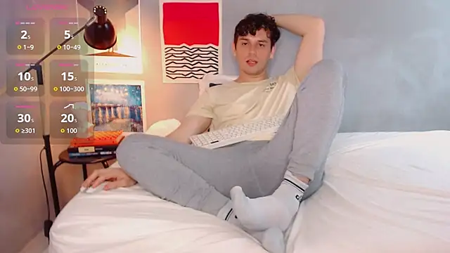 Snapshot of Elio555 chatting on October 31, 1:13 am Elio555 online show from October 31, 1:13 am