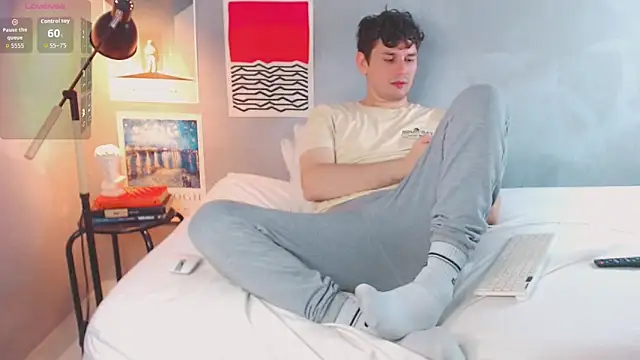 Snapshot of Elio555 chatting on November 2, 1:54 am Elio555 online show from November 2, 1:54 am